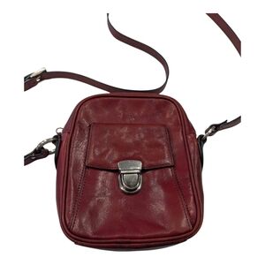 VTG Wilsons Leather Red Leather Zippered Crossbody Bag. 8" X 7"